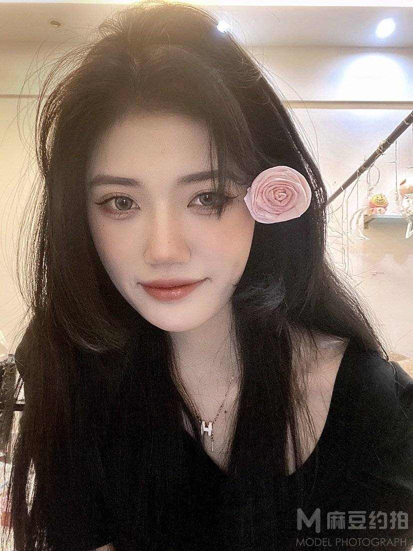 黑白模特