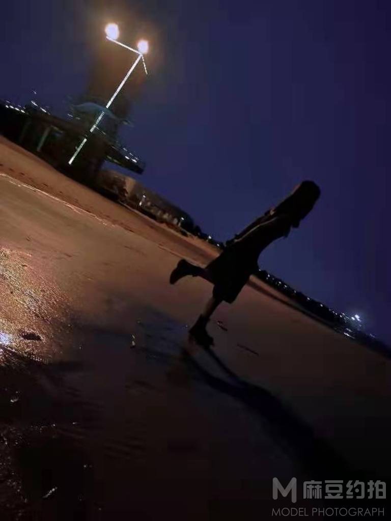 黑白模特