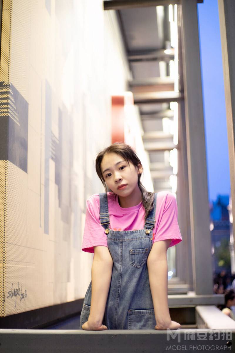 情绪模特