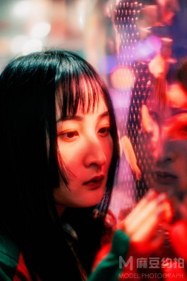 情绪模特