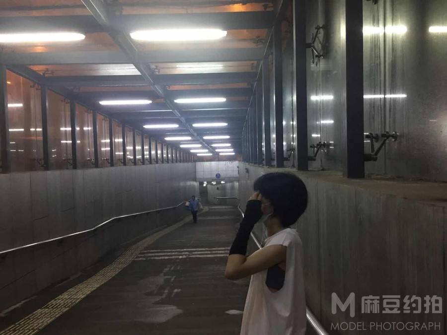 情绪模特