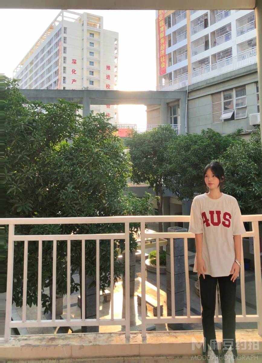 校园模特