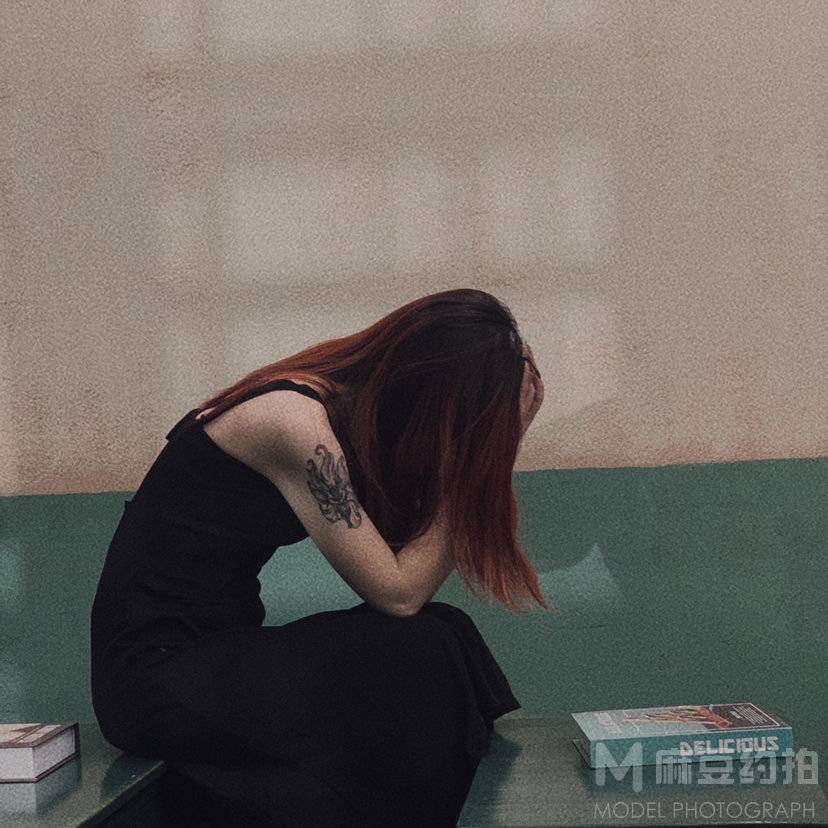 情绪模特