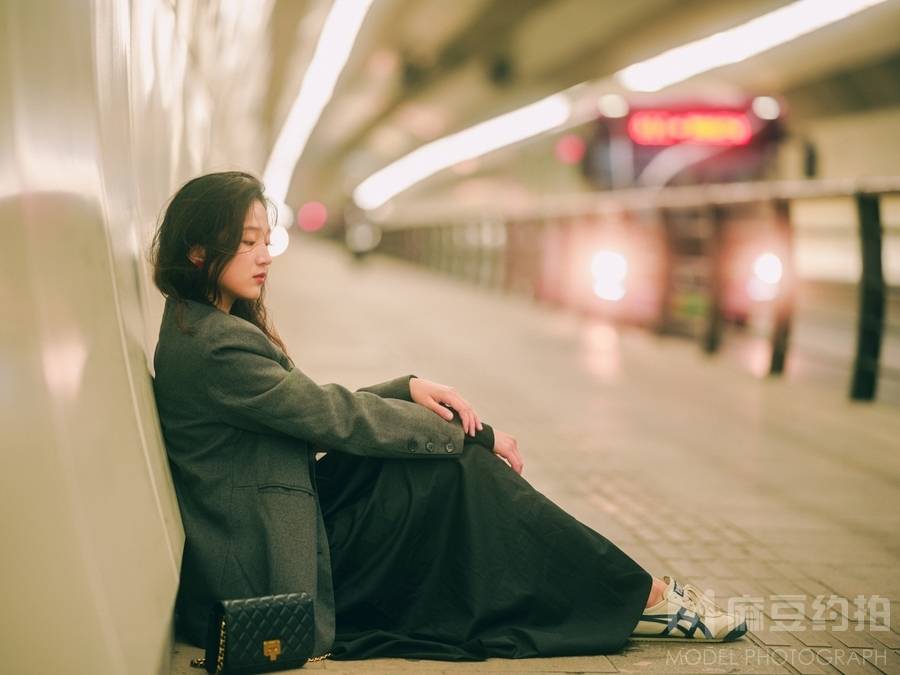 情绪模特