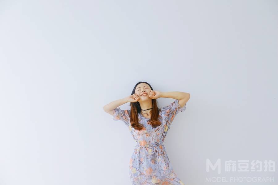 情绪模特