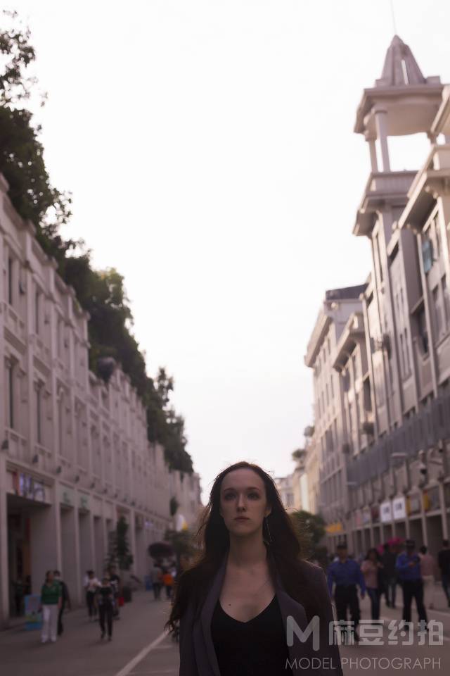 情绪模特