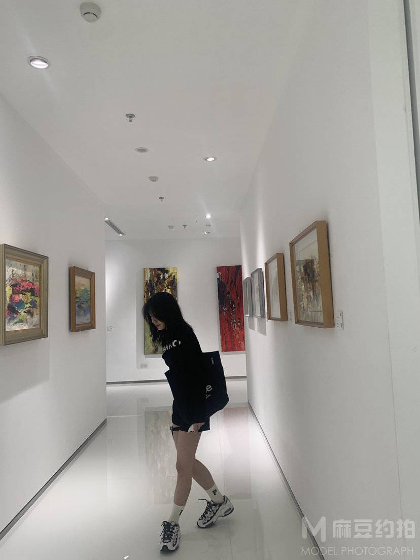 情绪模特