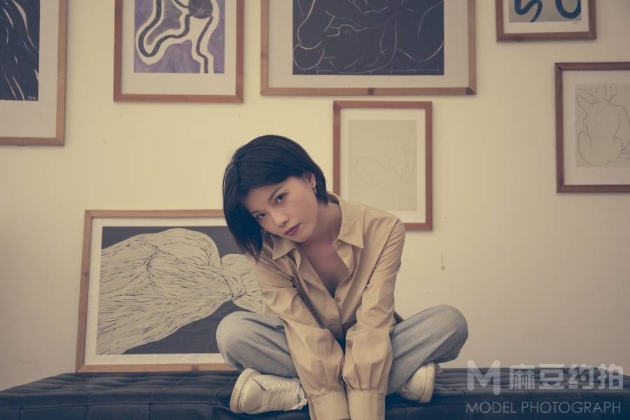 情绪模特