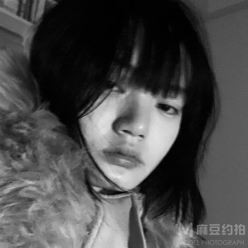 黑白模特