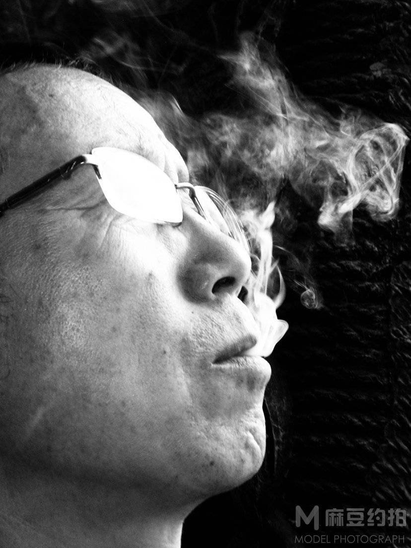 黑白模特