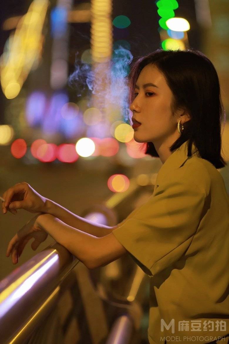 情绪模特
