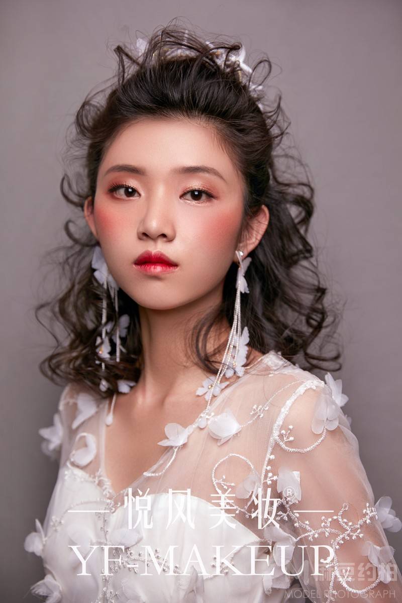 妆容模特