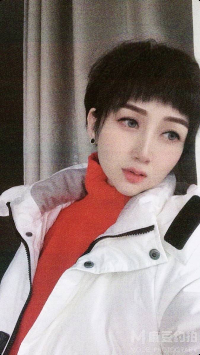 黑白模特