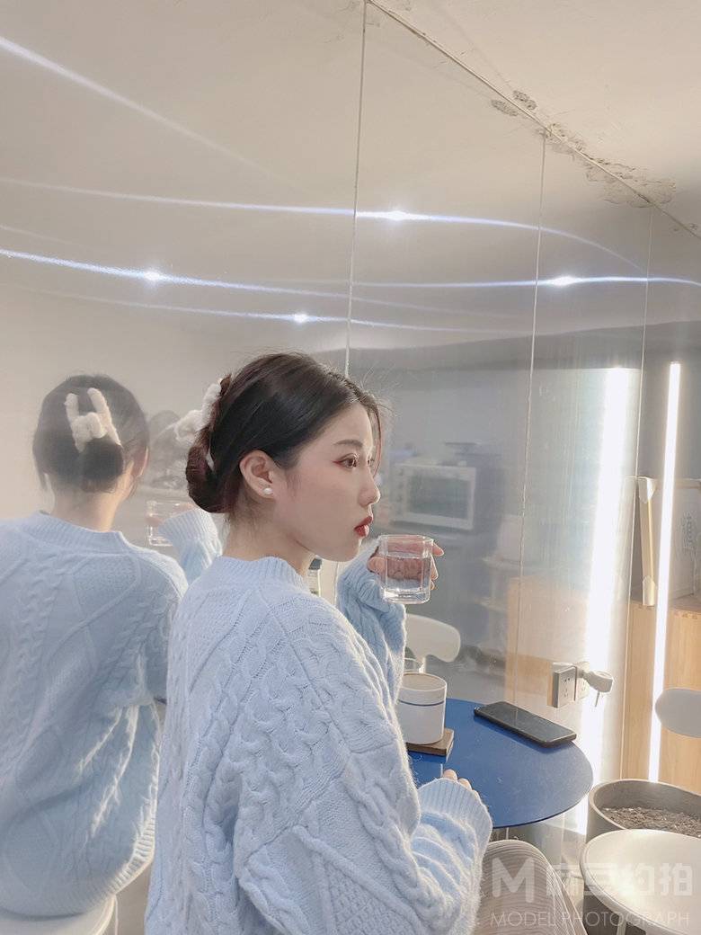 情绪模特