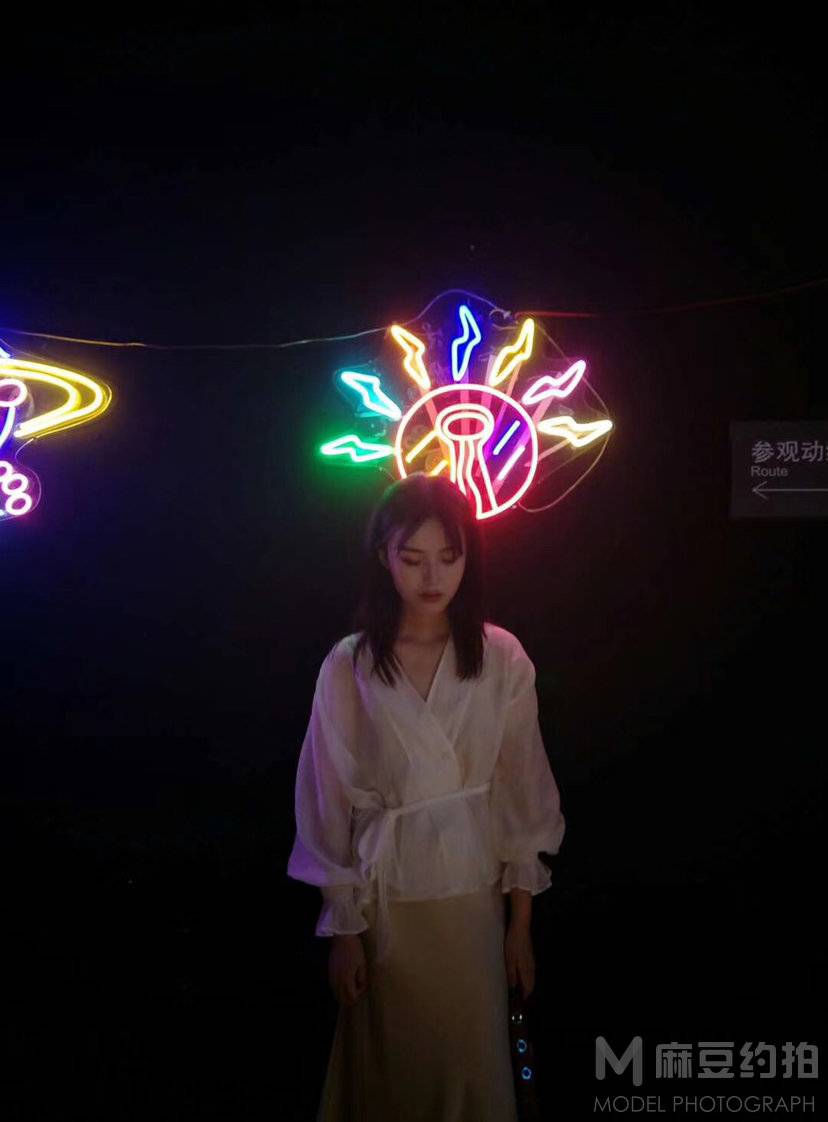 情绪模特