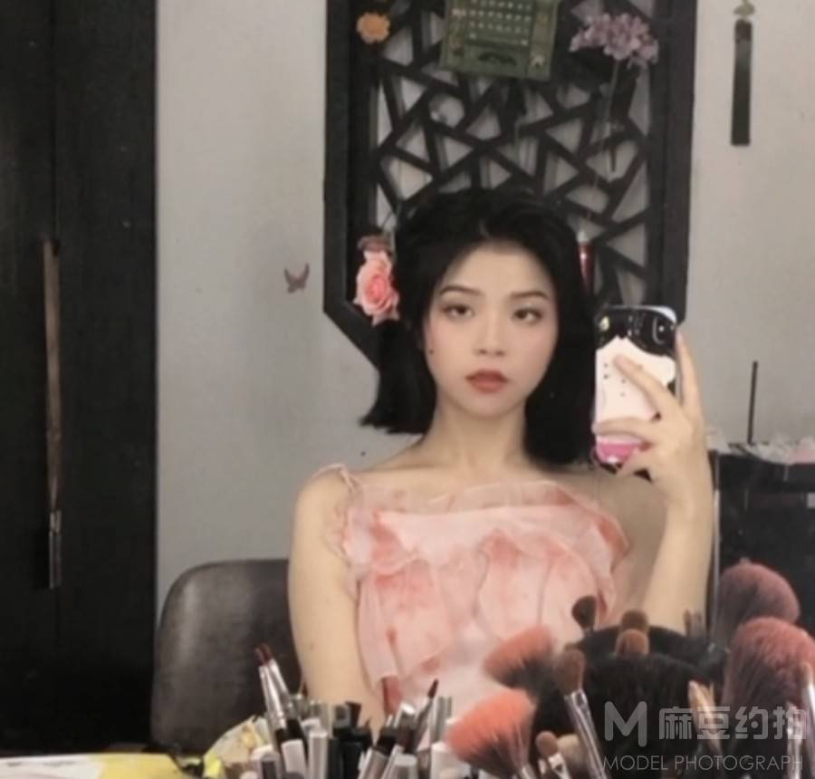 情绪模特