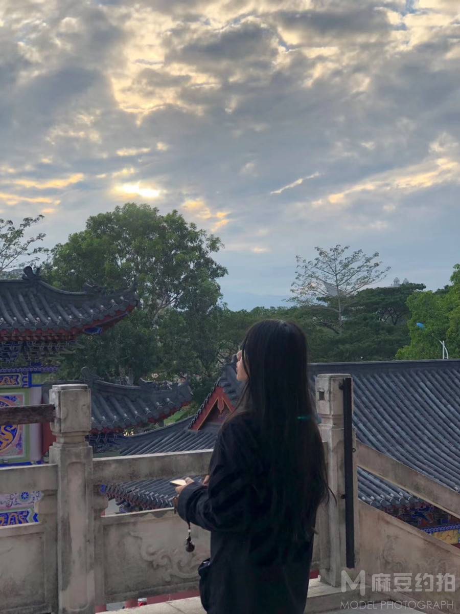 黑白模特
