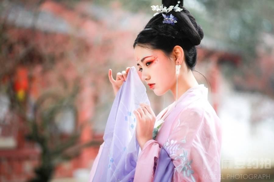情绪模特