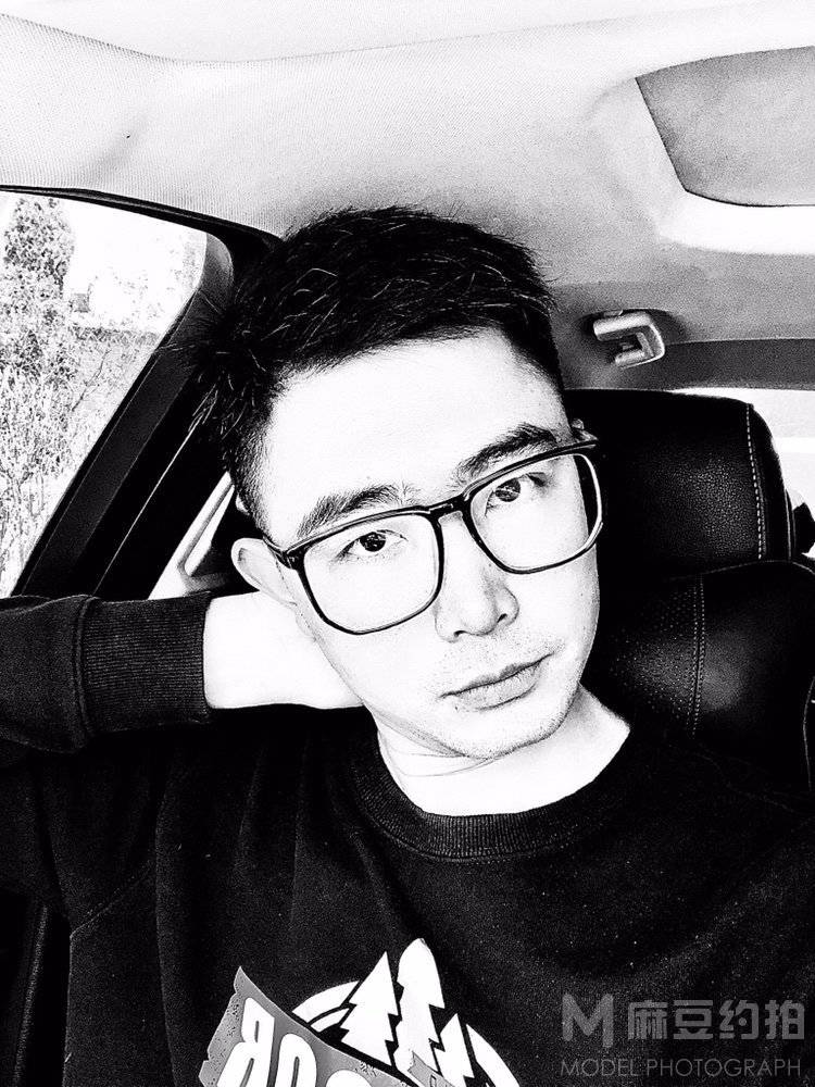 黑白模特