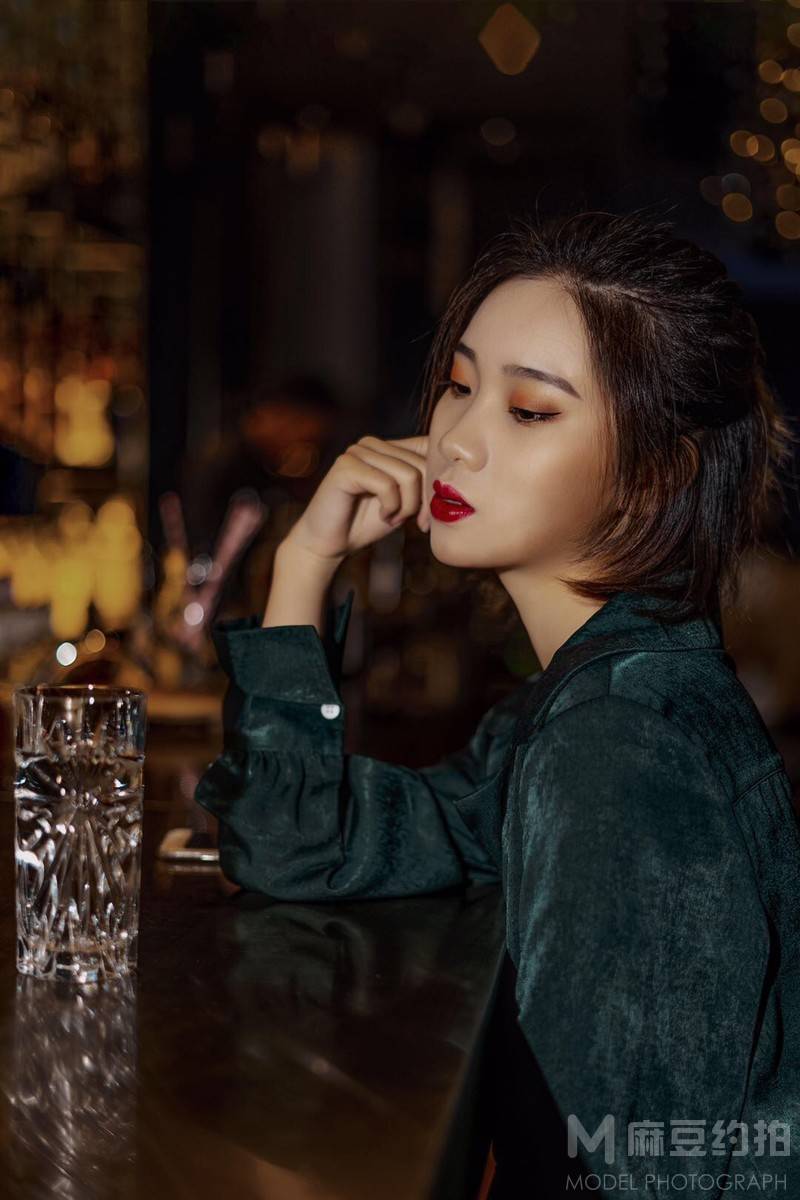 情绪模特