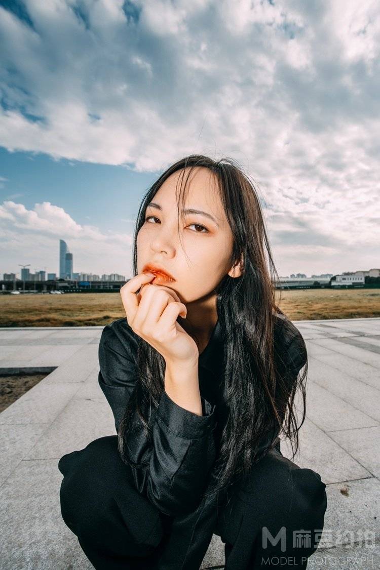 情绪模特
