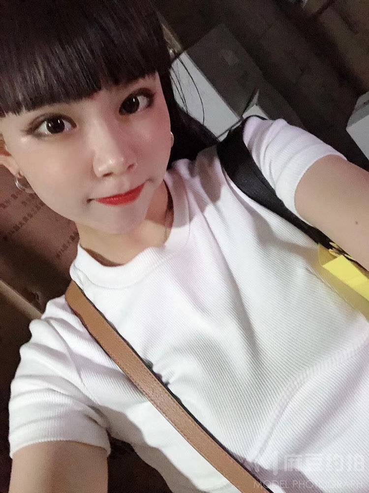黑白模特