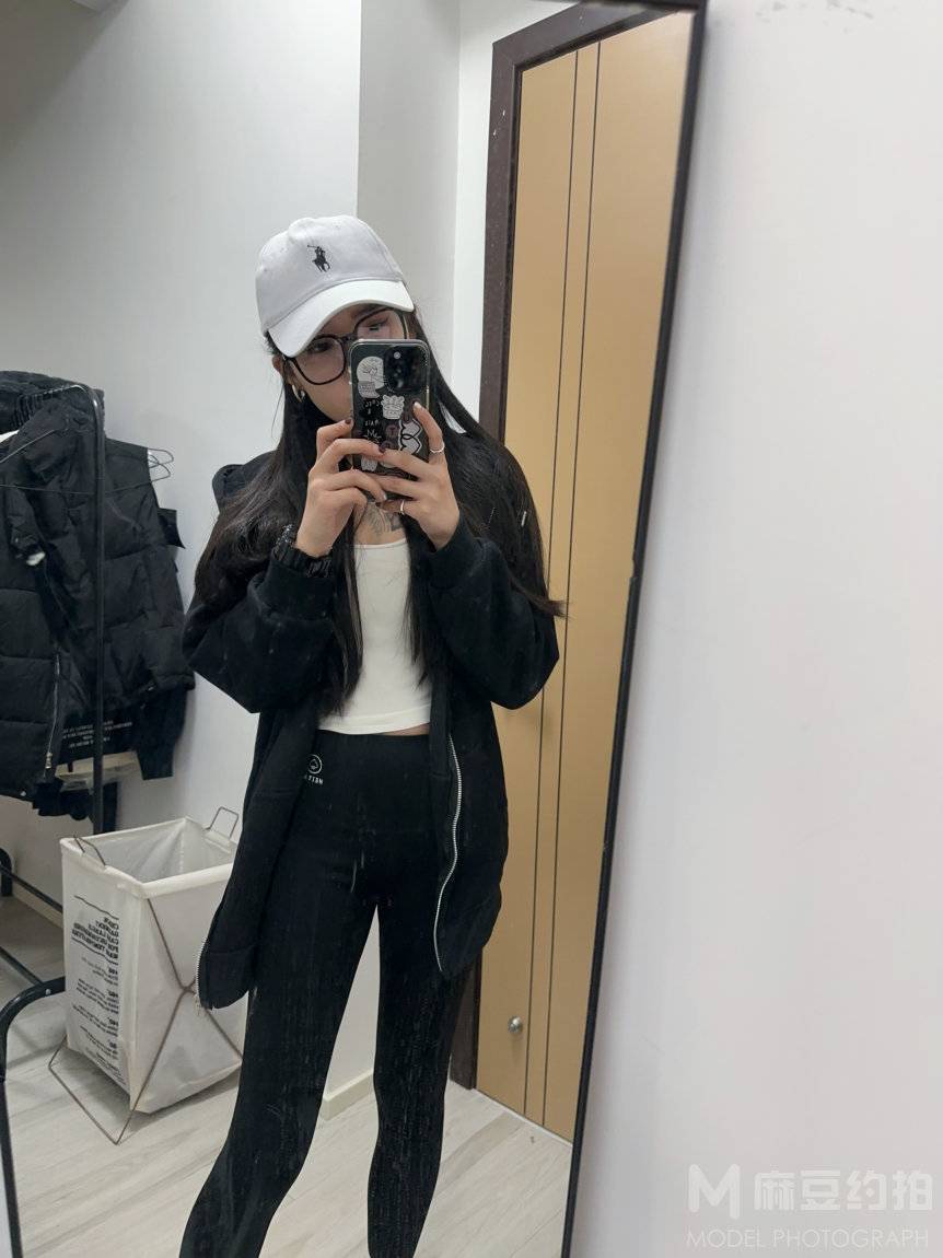 黑白模特