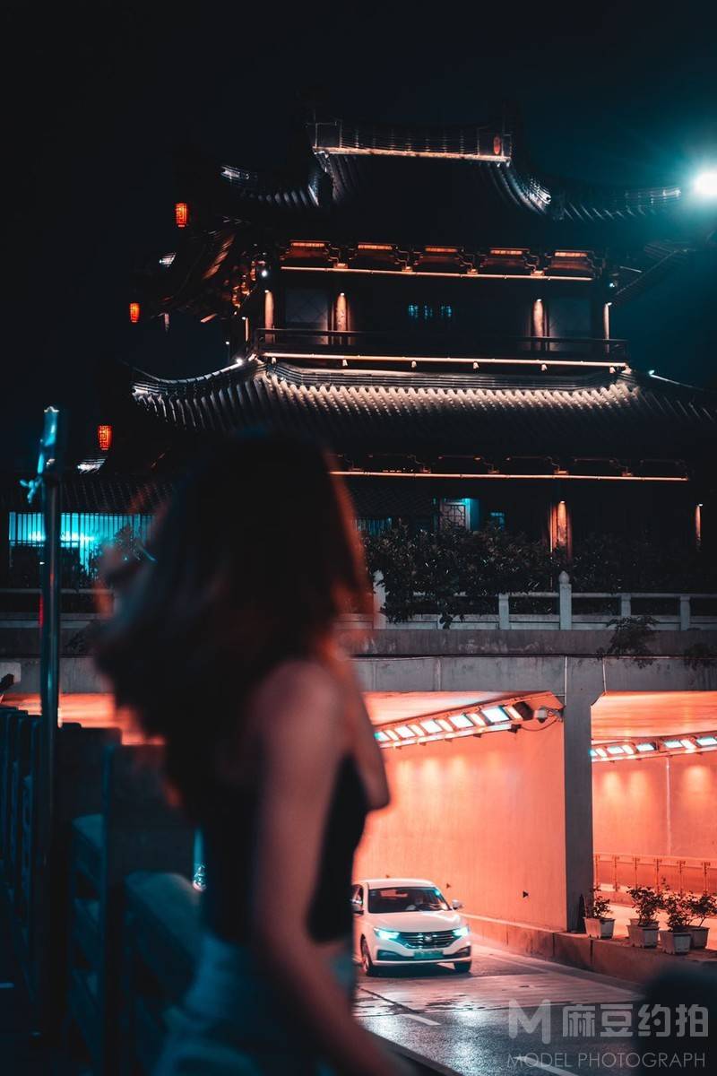 情绪模特