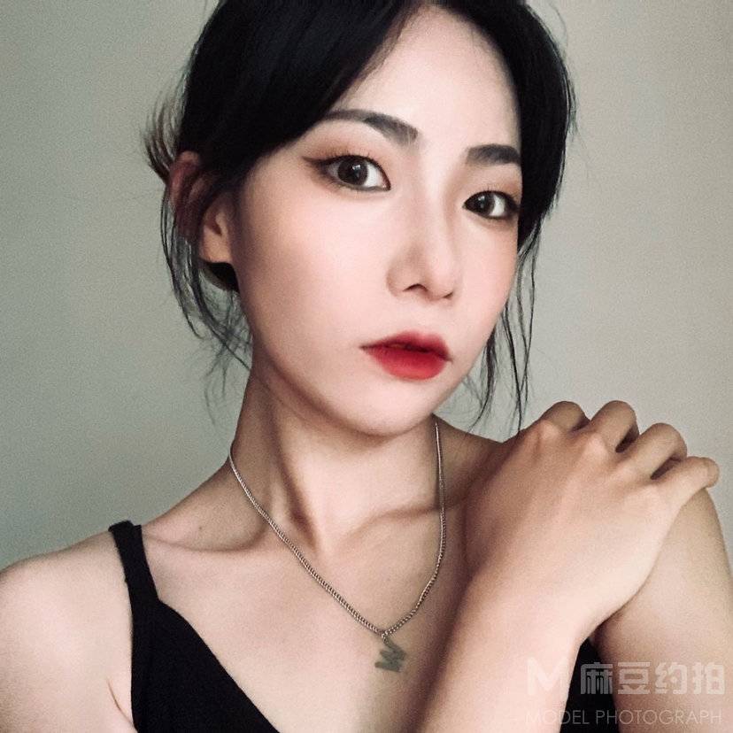黑白模特