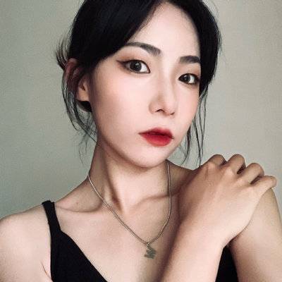黑白模特