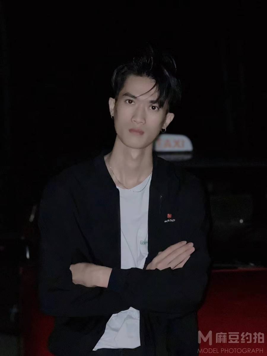 黑白模特