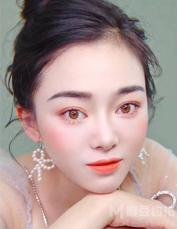 妆容模特