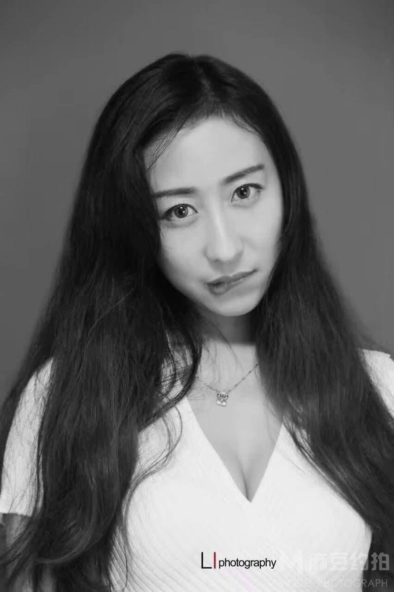 黑白模特