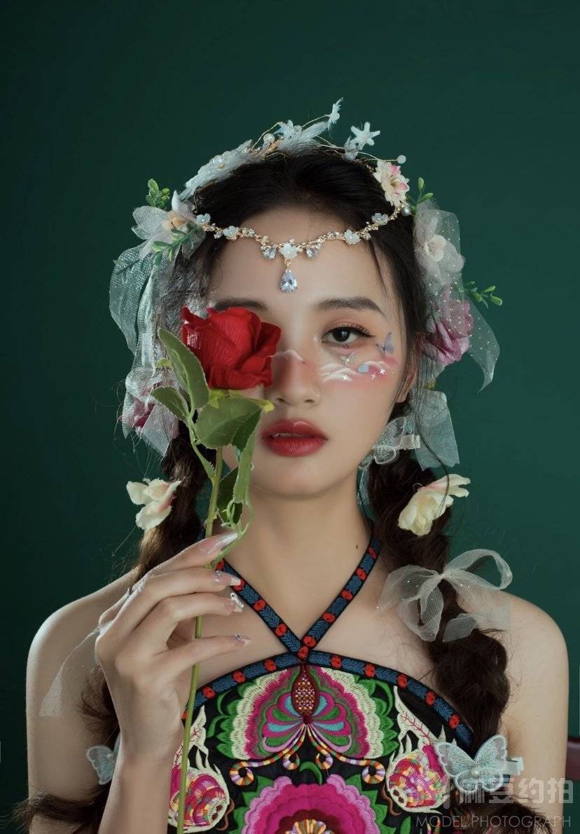 情绪模特