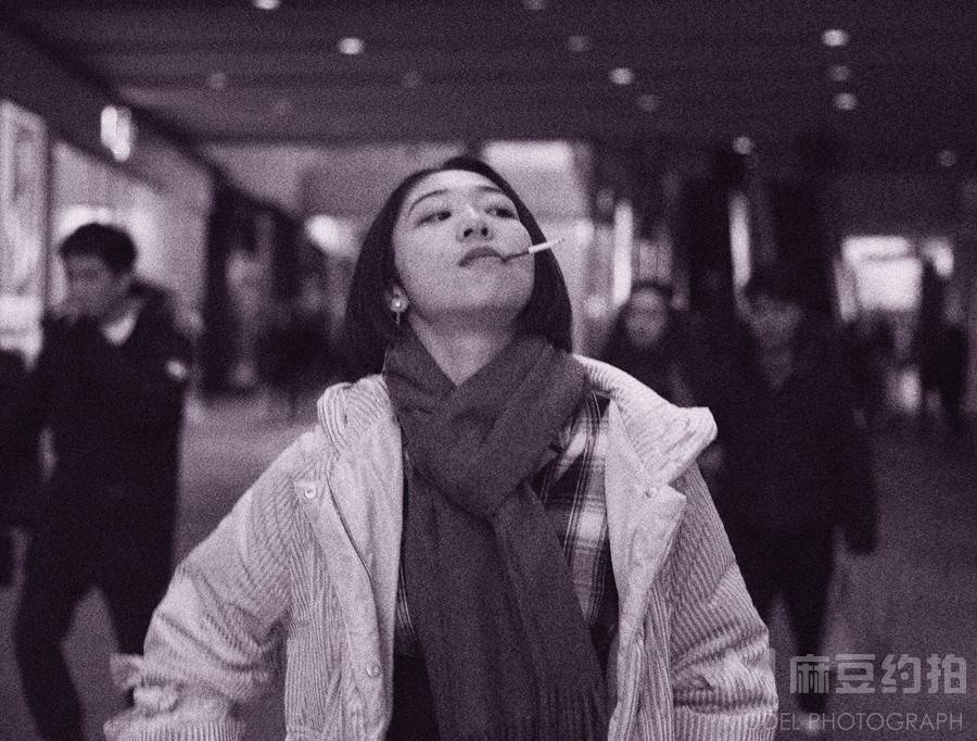情绪模特