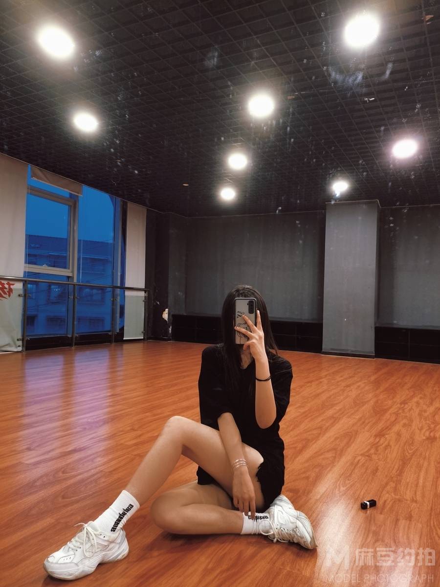 黑白模特