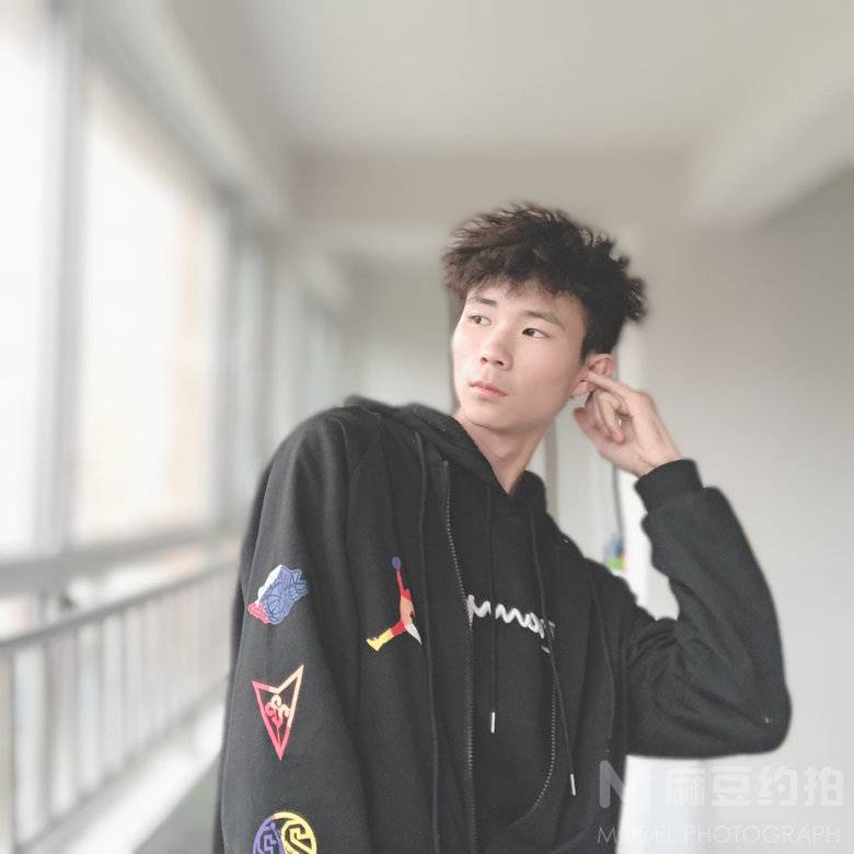 黑白模特