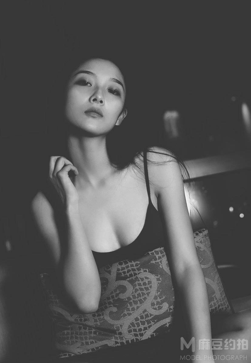 黑白模特