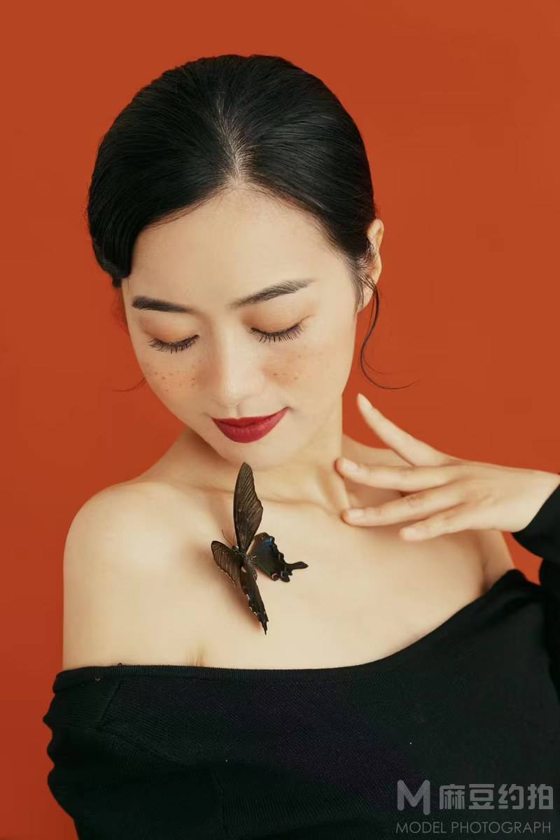 情绪模特
