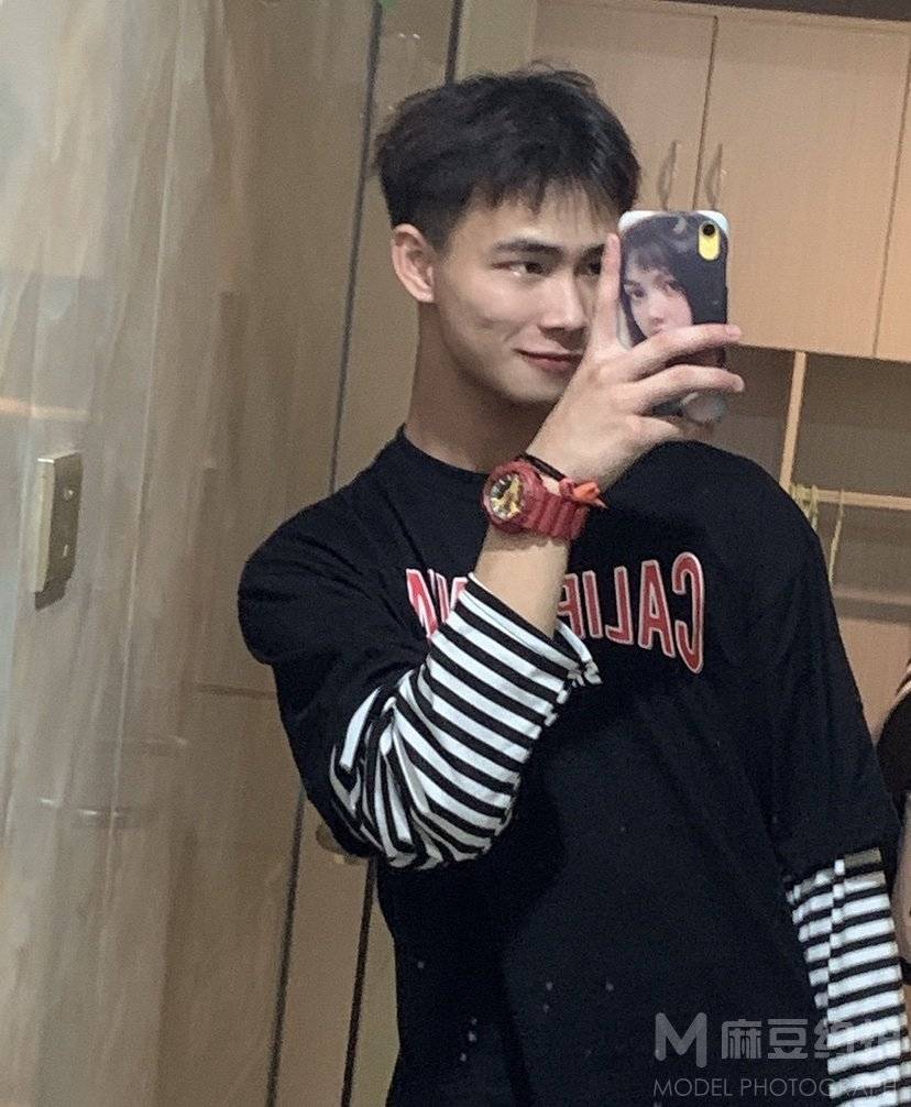 黑白模特