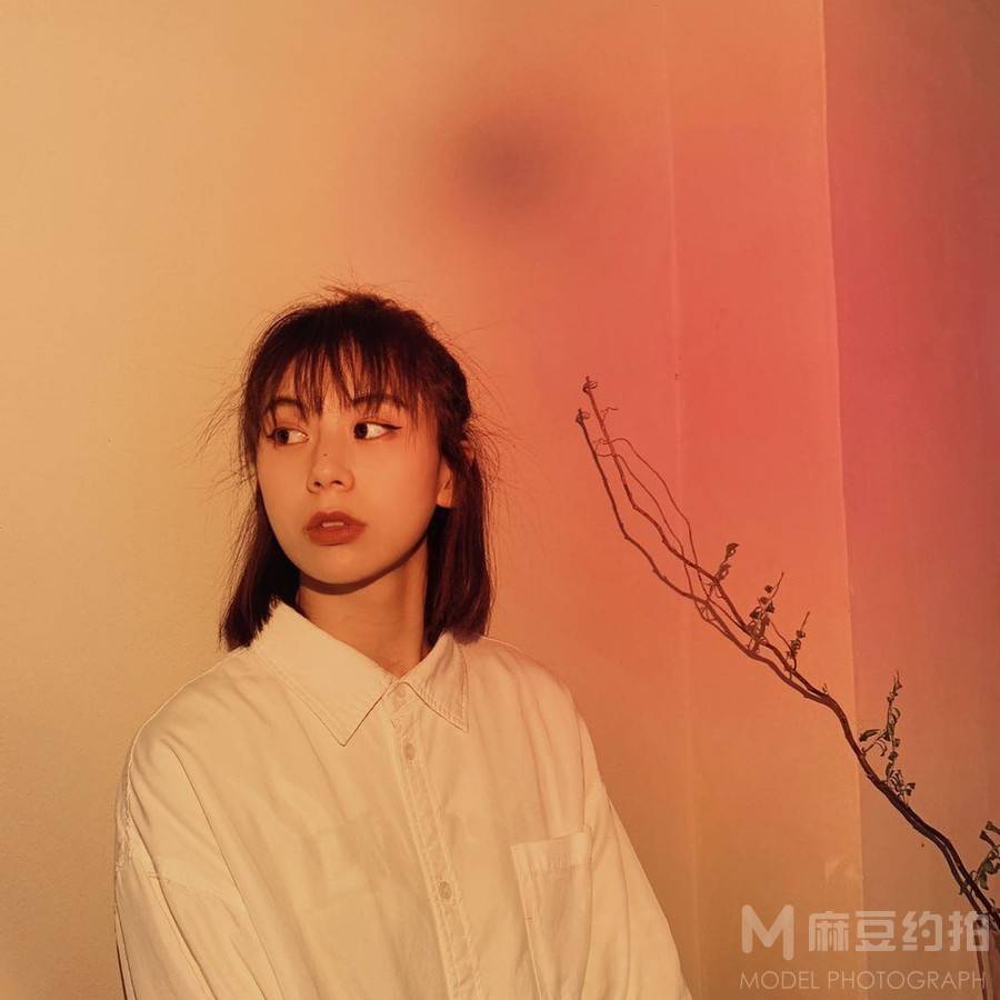 情绪模特