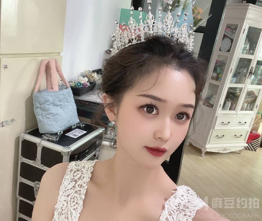 黑白模特