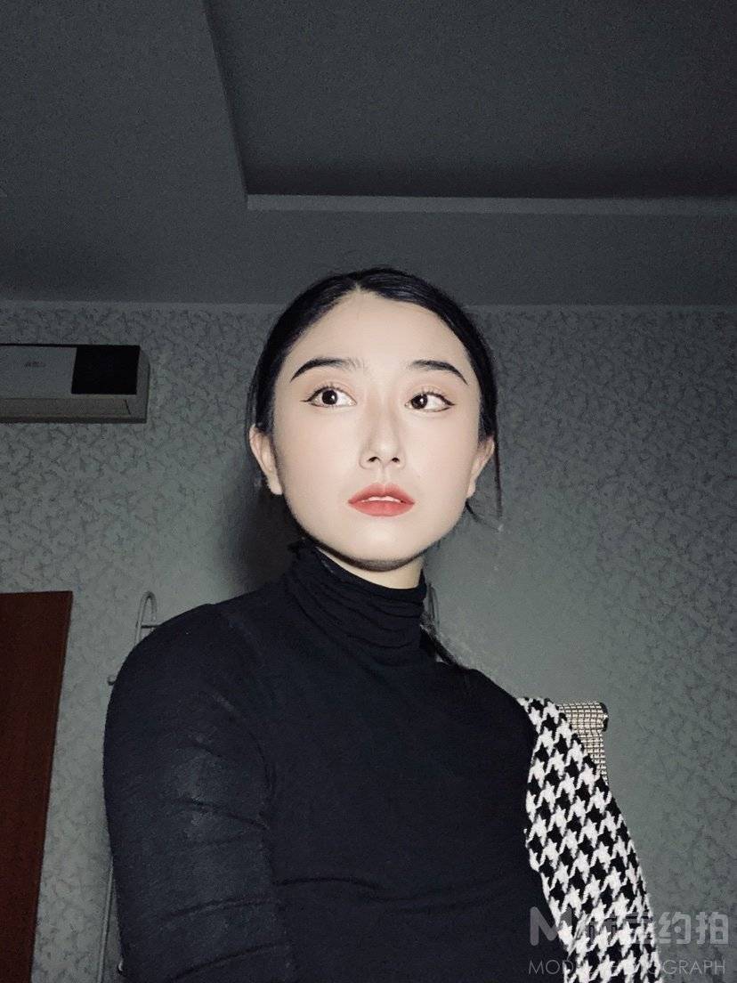 黑白模特