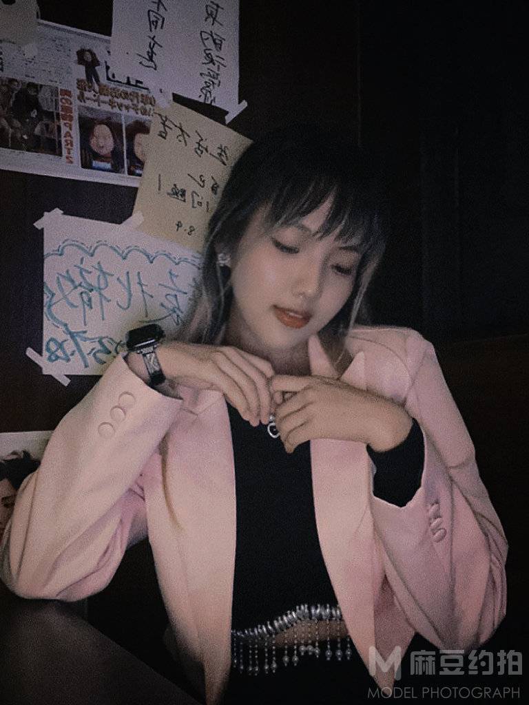 情绪模特