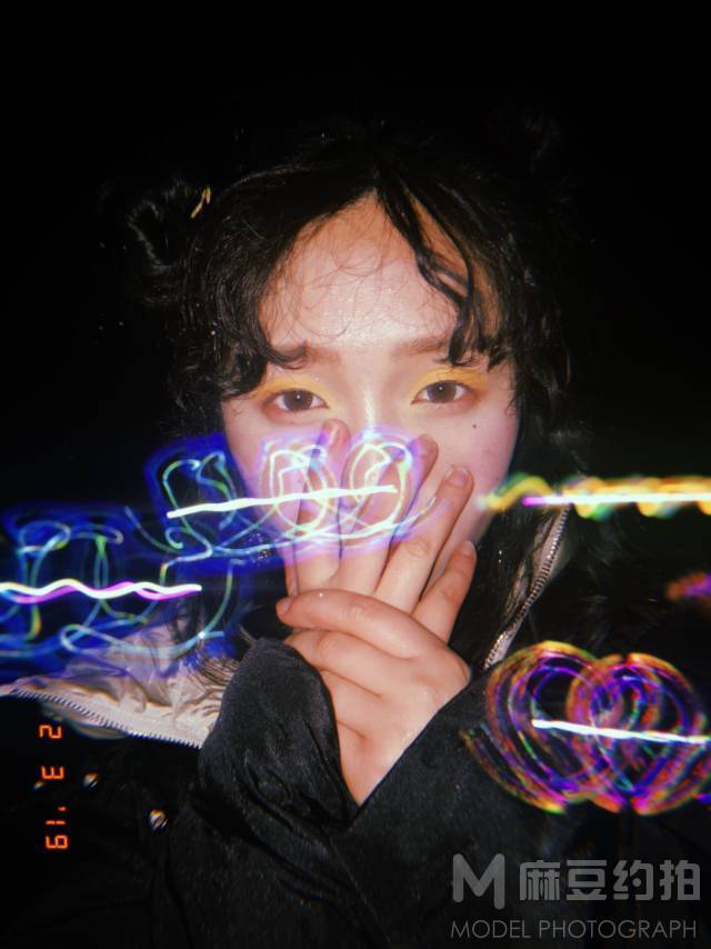 情绪模特
