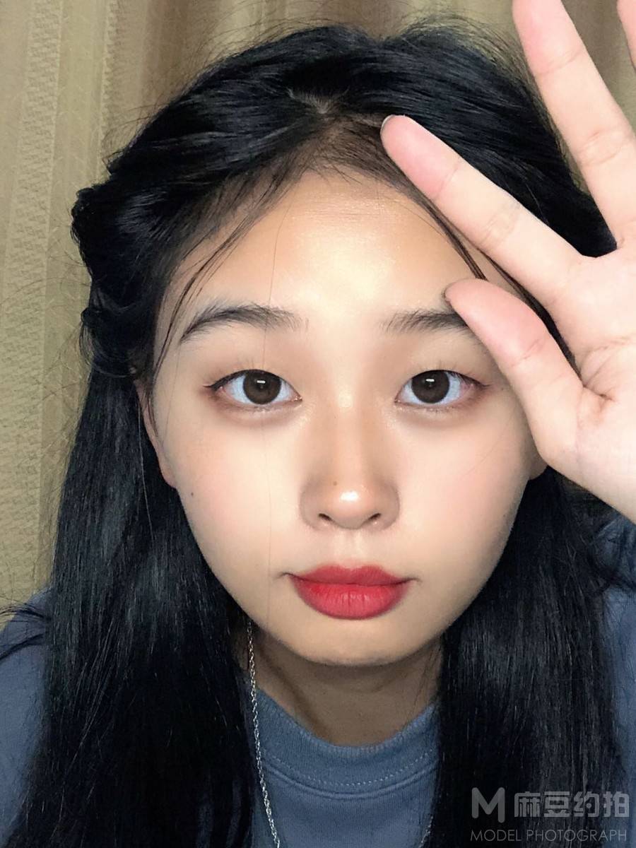 情绪模特