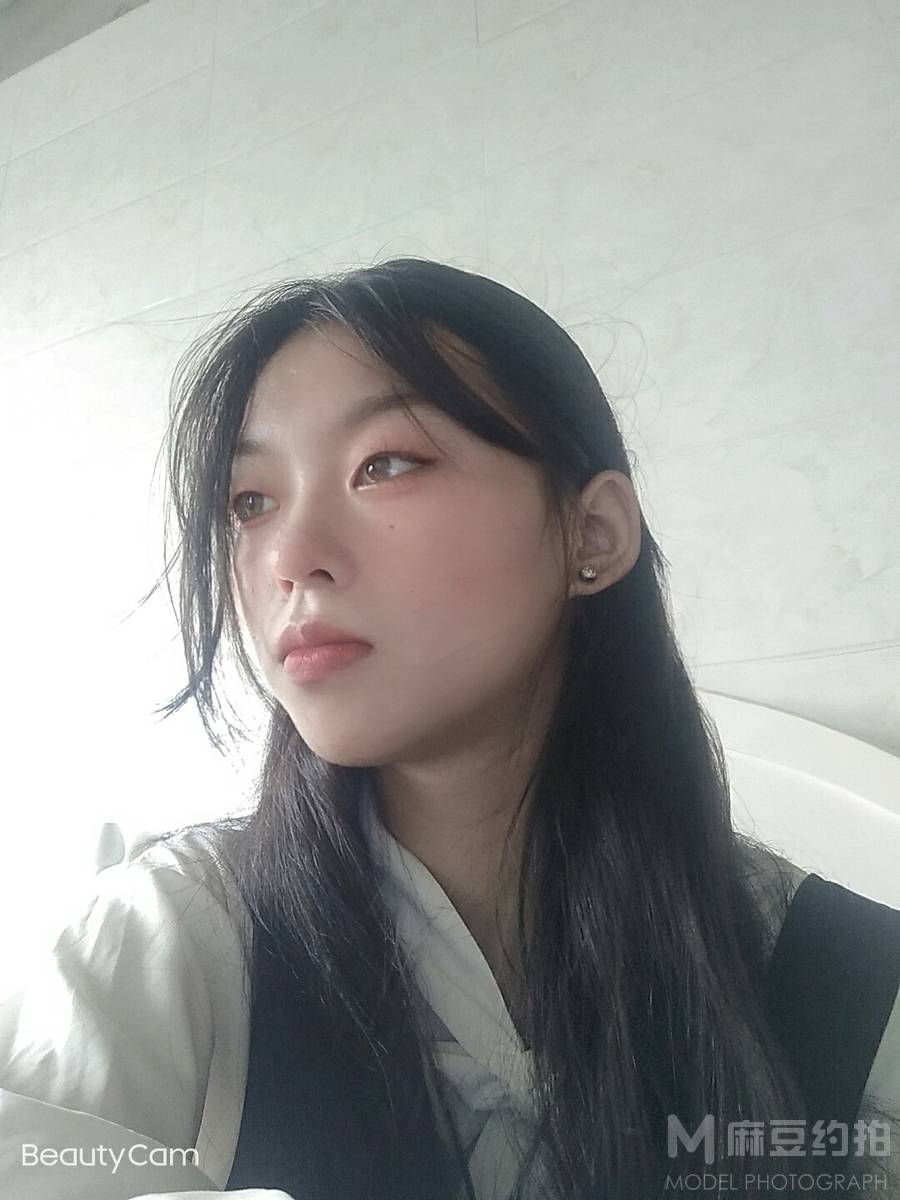 黑白模特