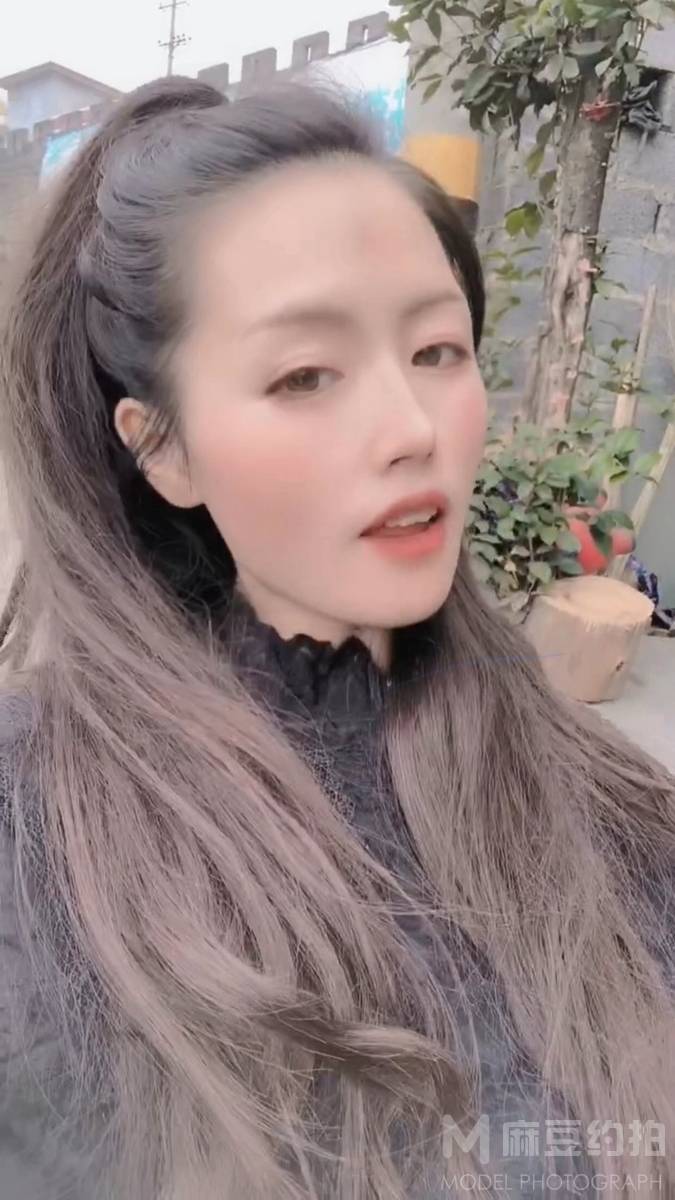 黑白模特