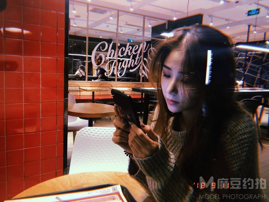 情绪模特