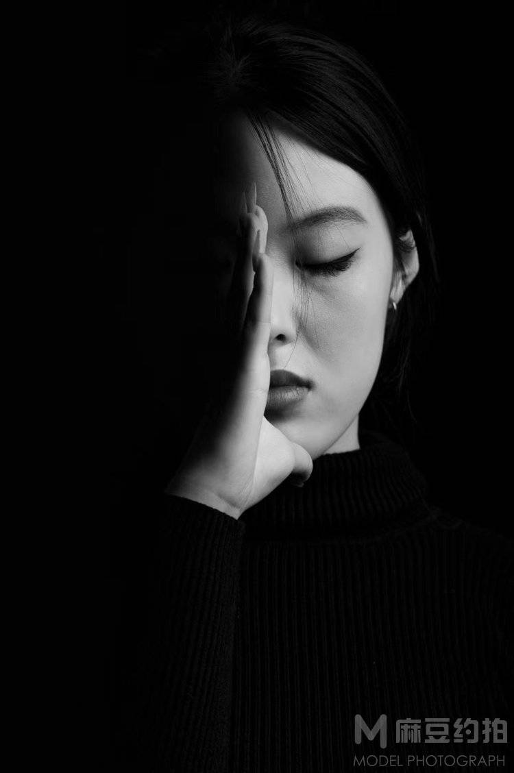 黑白模特